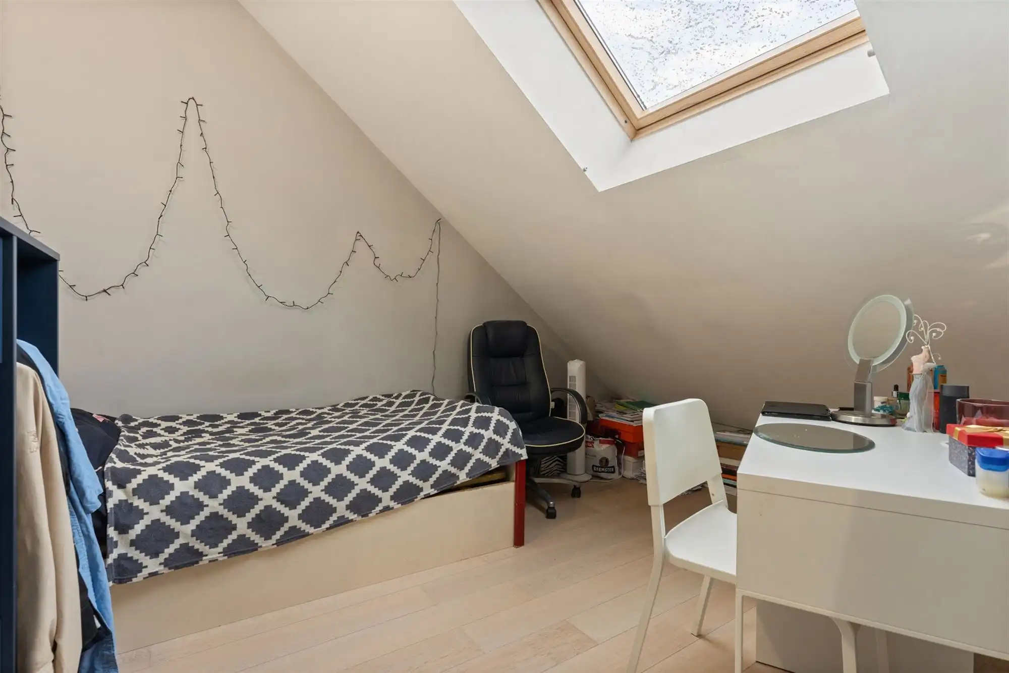 KNAP GERENOVEERDE WONING (175M²) MET 4 SLAAPKAMERS EN LEUKE STADSTUIN TE HASSELT foto 20
