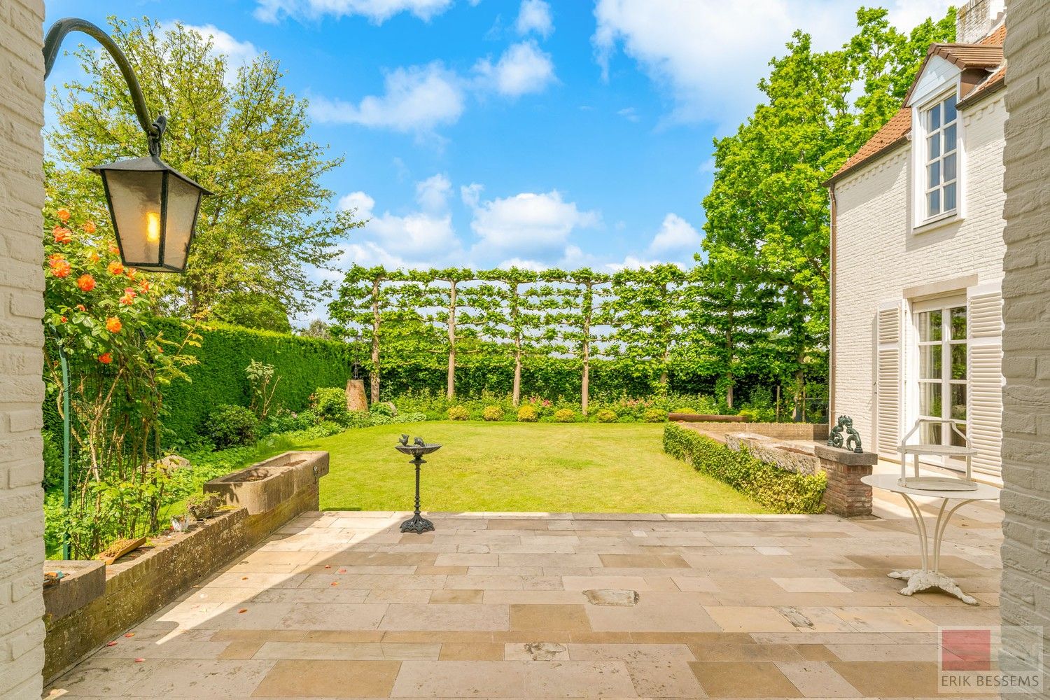 Prachtige vrijstaande villa met Franse allure, gelegen op een royaal perceel van 1.211 m², biedt een riante woonoppervlakte van 309 m² foto 30
