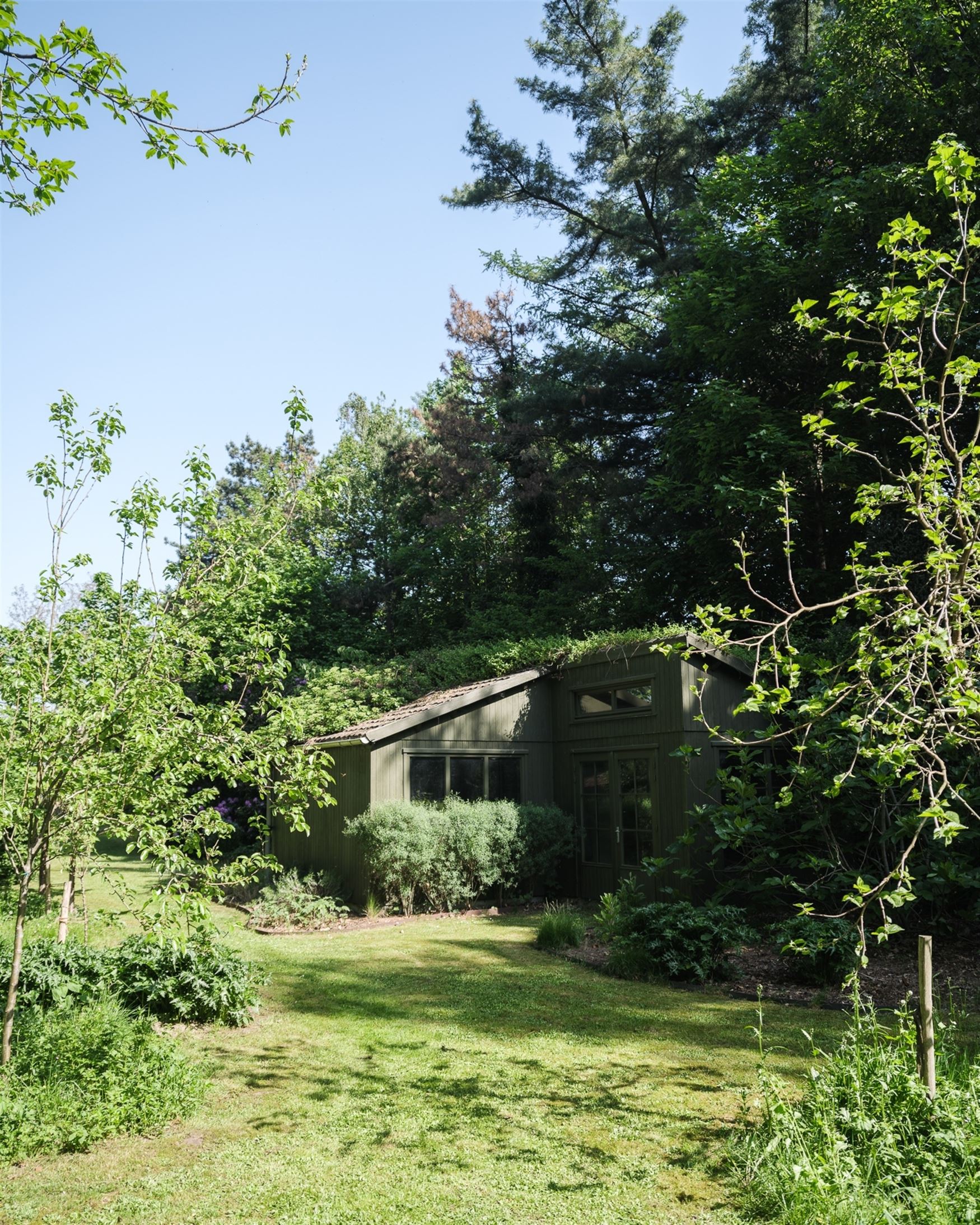 Instapklare gezinswoning met schitterende tuin foto 23