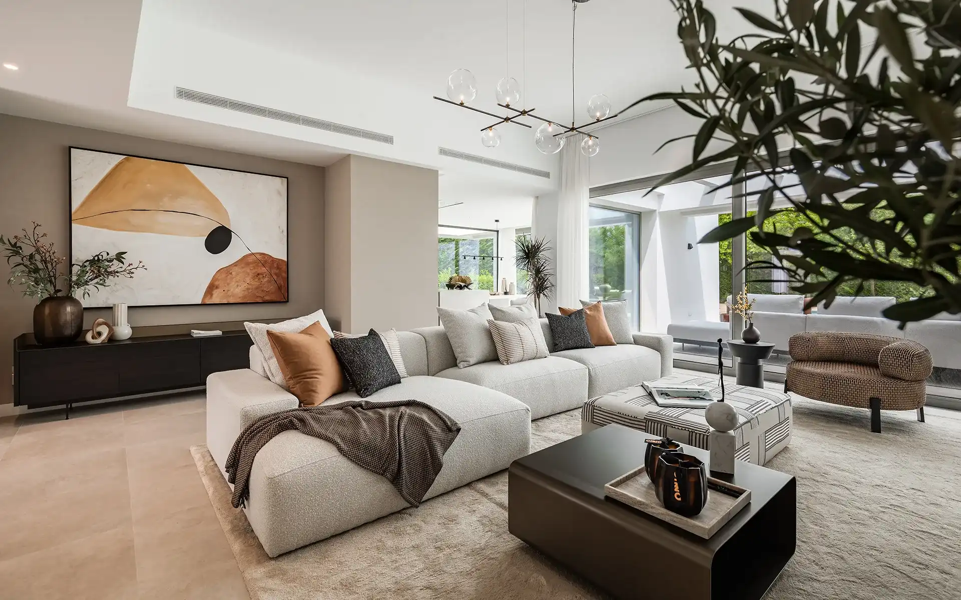 Moderne designvilla in El Paraíso op de New Golden Mile van Marbella foto 3