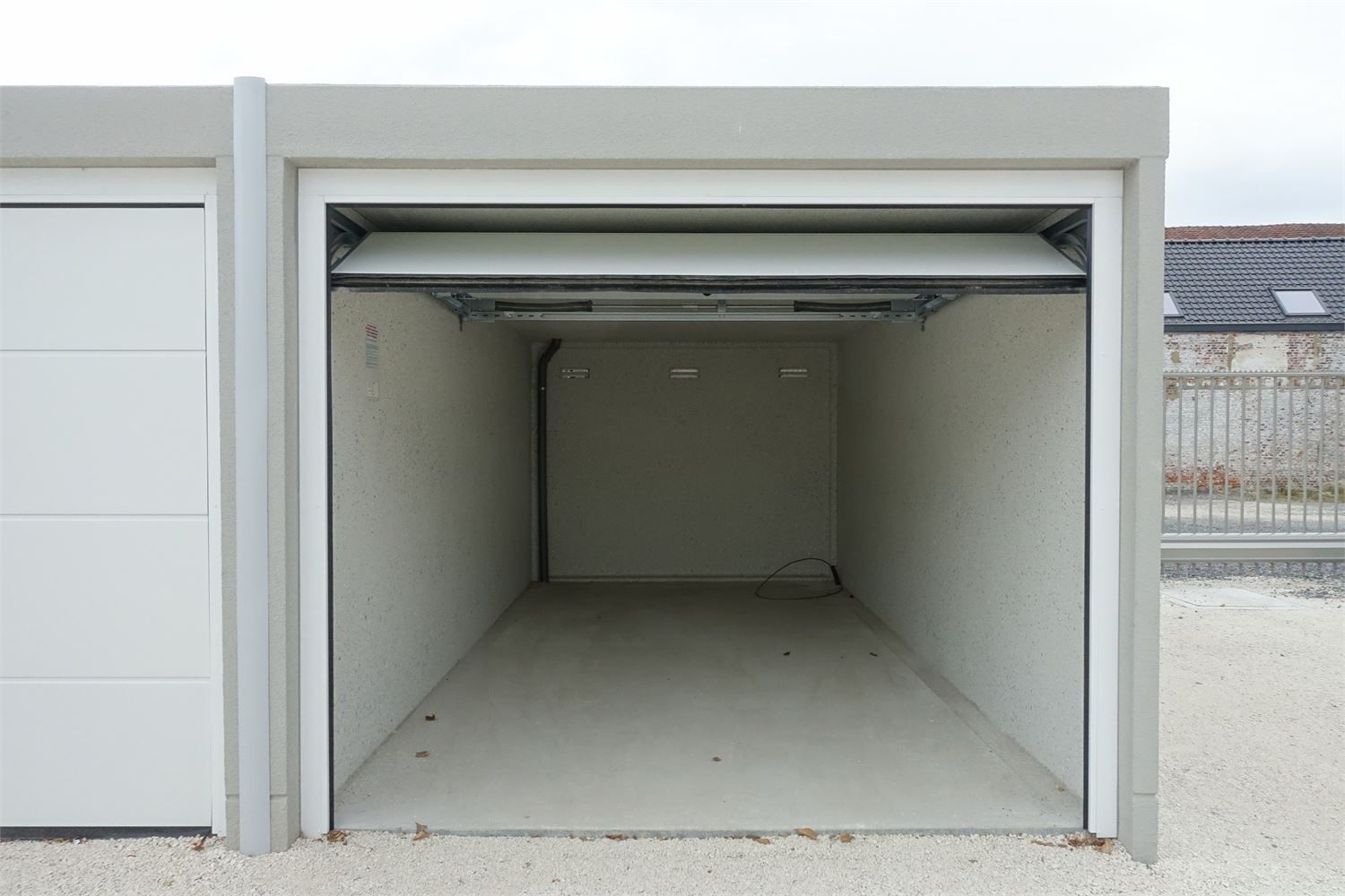 Te huur: Garageboxen te Sint-Rochus.(16m2) foto 3