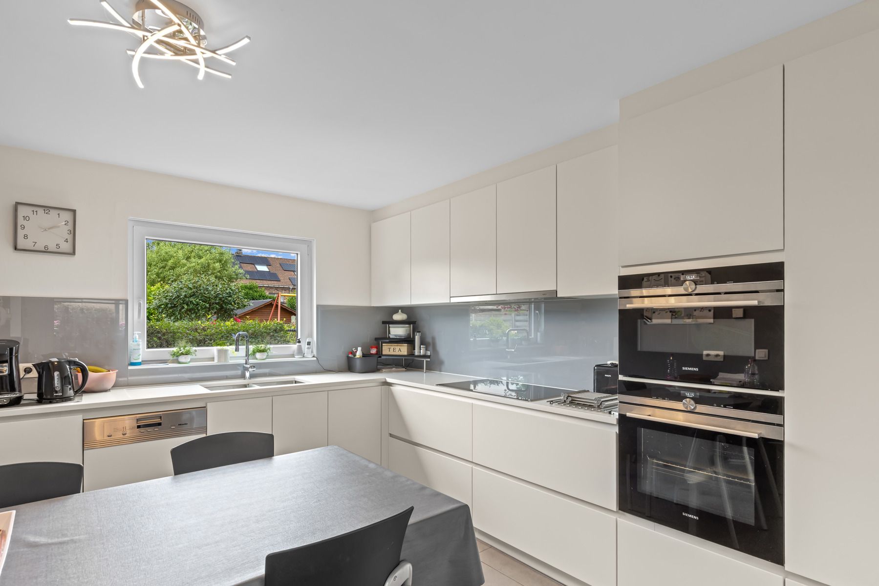 Charmante, instapklare, woning in residentiële wijk foto 9