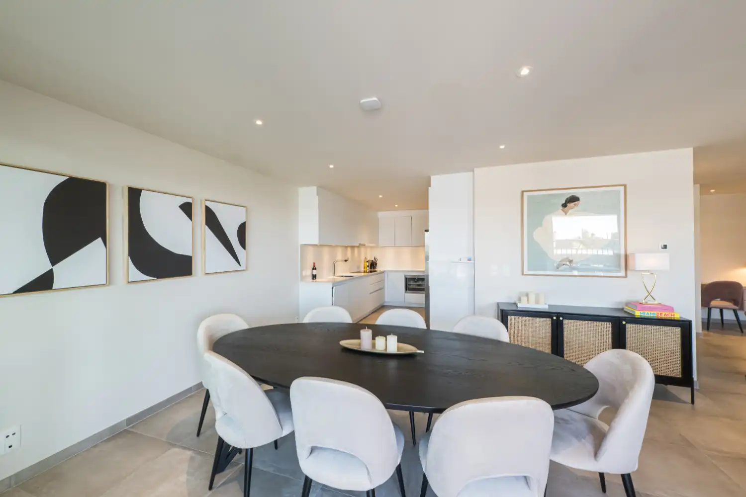 Ruim en jong appartement op centrale ligging! foto 3