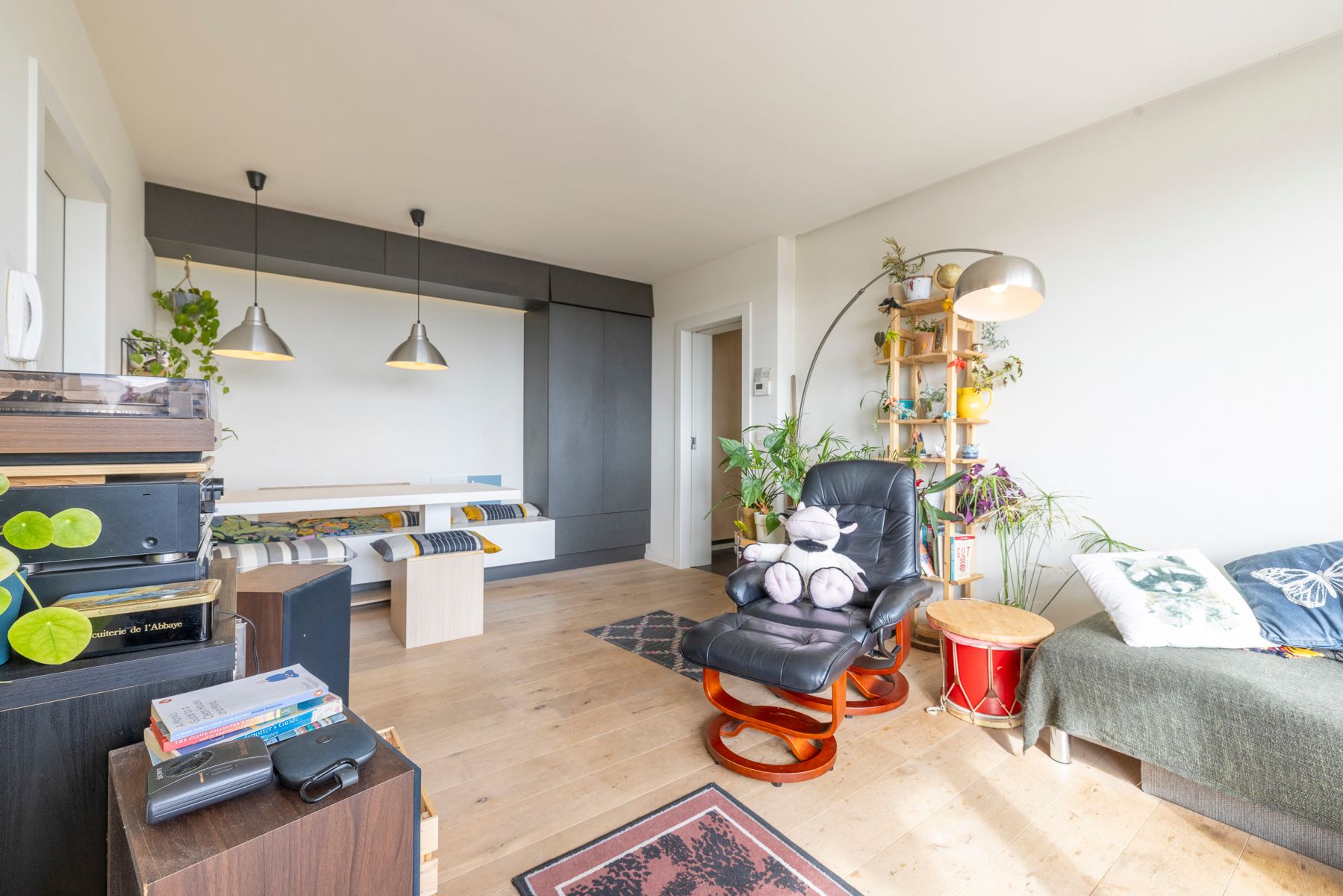 Vernieuwd appartement met 2 slaapkamers en terras foto 2