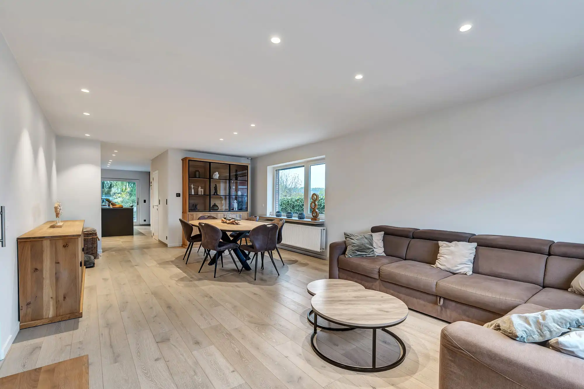 Ruime, volledig gerenoveerde woning op centrale ligging foto 3