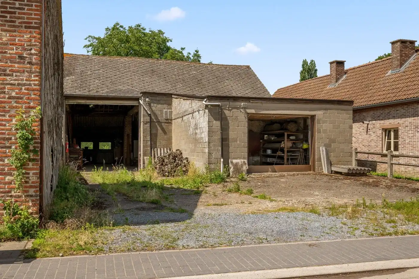 Loods met garage en tuin op ruim perceel van 827 m² foto 3