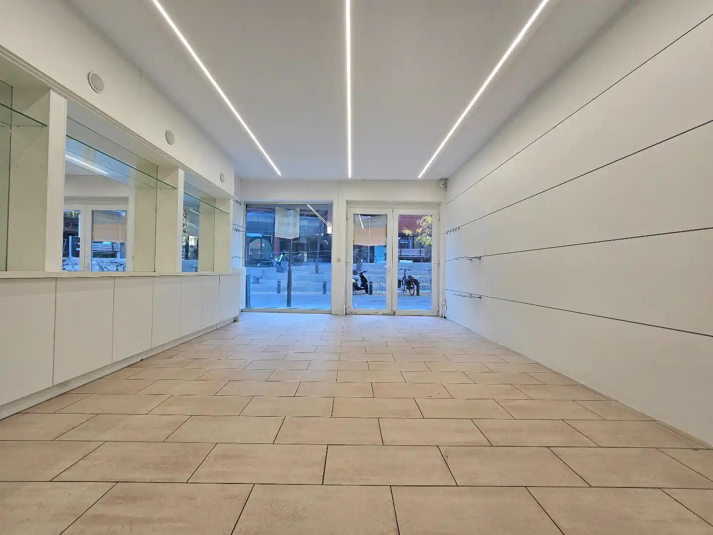 Commercieel gelegen handelspand van ca. 86 m² in het centrum van Hasselt. foto 2