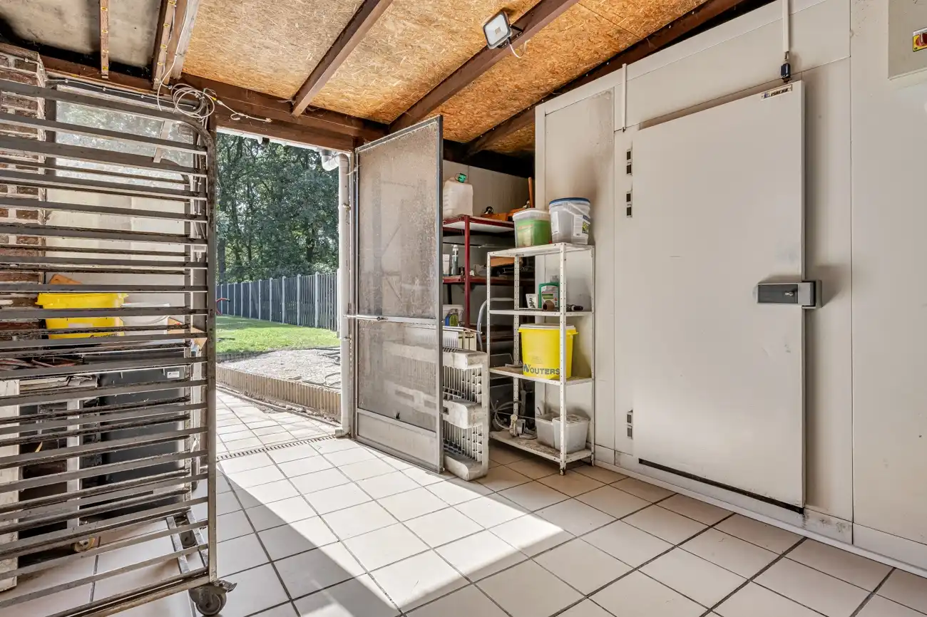 Te renoveren halfopen woning met inpandige garage, grote werkruimte (ca. 145m²) en aangename tuin met open zicht in Ertvelde! foto 27