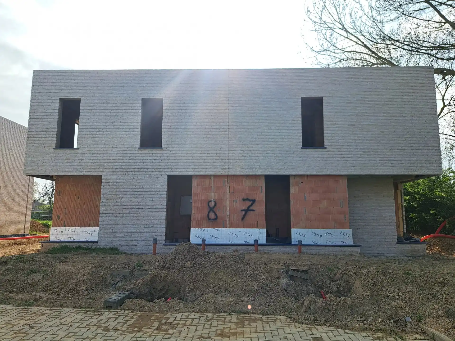 WOONPROJECT "AGENTA" IN MILLEN: ZES MODERNE ENERGIEZUINIGE WONINGEN IN KINDVRIENDELIJKE BUURT IN MILLEN foto {{pictureIndex}}