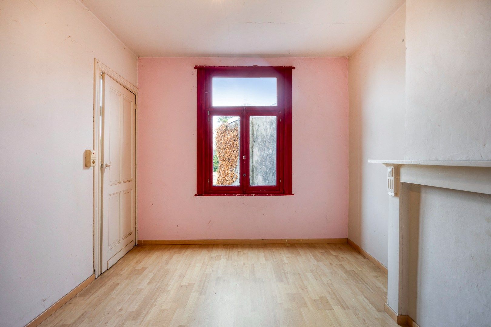 Te renoveren woning langs het centrum van Mol !  foto 15