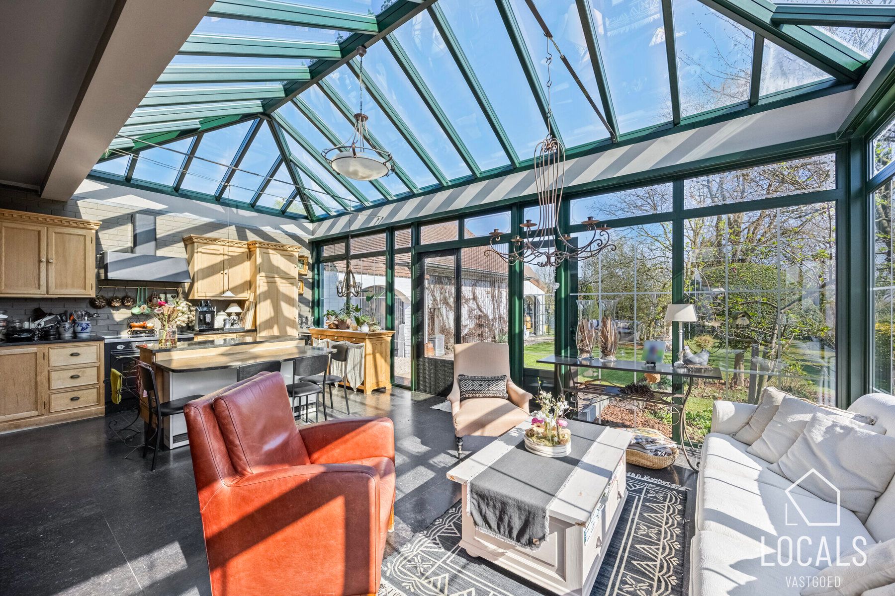 Tijdloze villa in doodlopende straat aan het bos foto 12