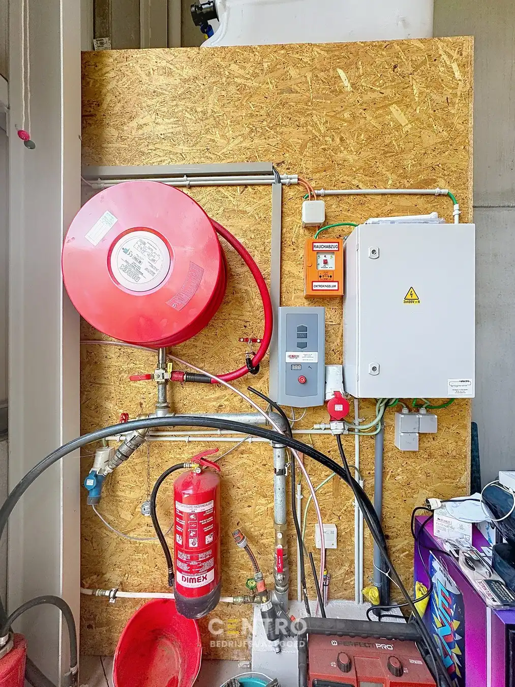 NB MAGAZIJN (345m²) met elektrische sectionaalpoort en sanitair blok te huur op industriezone "Herdersbrug" te 8000 Brugge foto 5