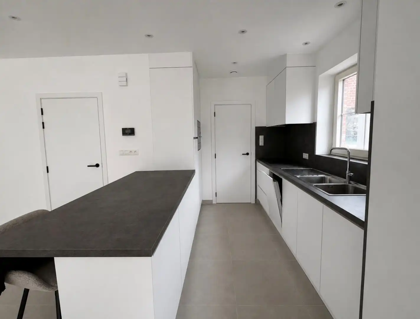 Ruime halfopen nieuwbouwwoning met 3 slaapkamers en tuin foto 4