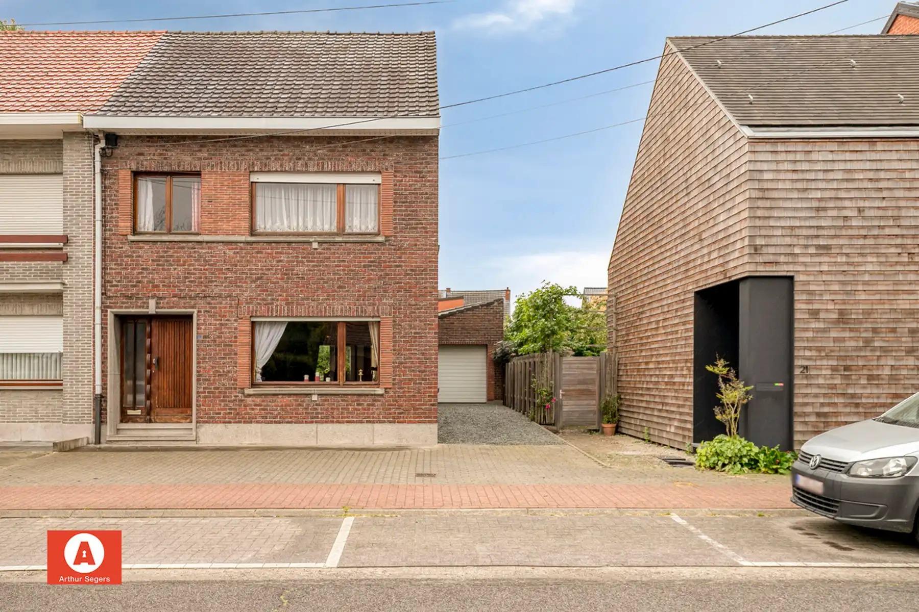 Te renoveren HOB met 3 slaapkamers en garage foto 2
