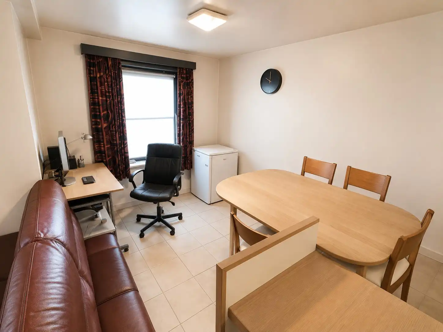 Aangenaam duplex-appartement in Bredene – licht op te frissen naar eigen smaak. foto 4