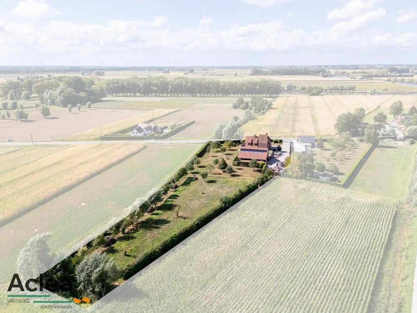 Karaktervol landhuis met paardenstal op 5.943m² in een groene omgeving foto 6