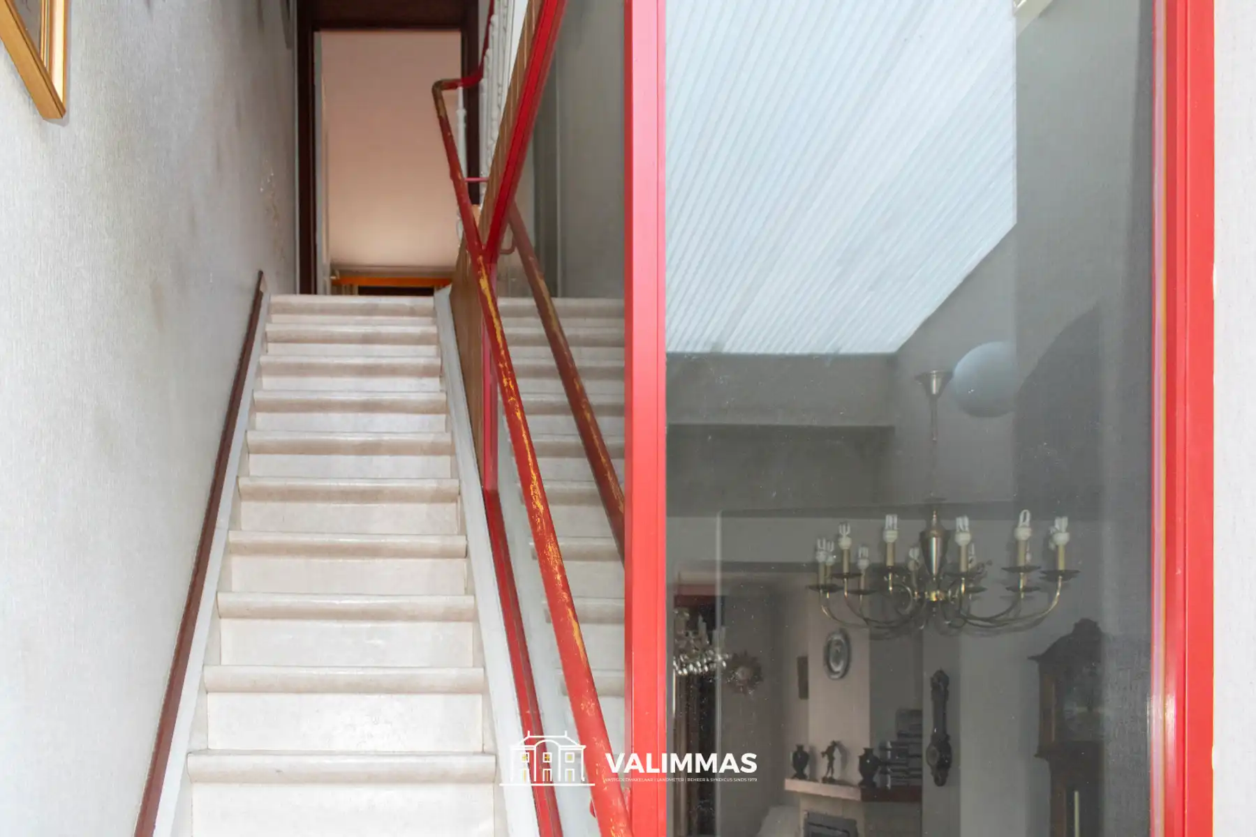 Degelijke, maar nog op te knappen rijwoning met tuin... foto 9