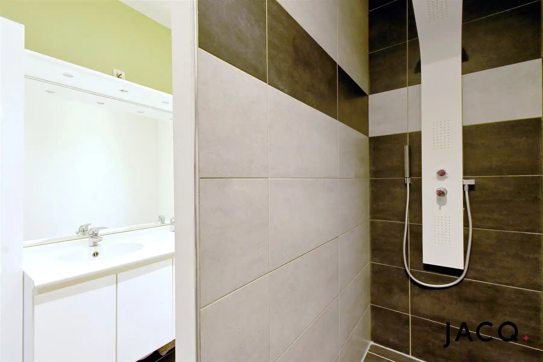 Instapklare woning met 3slpk's en gezellige zuid-tuin! foto 14