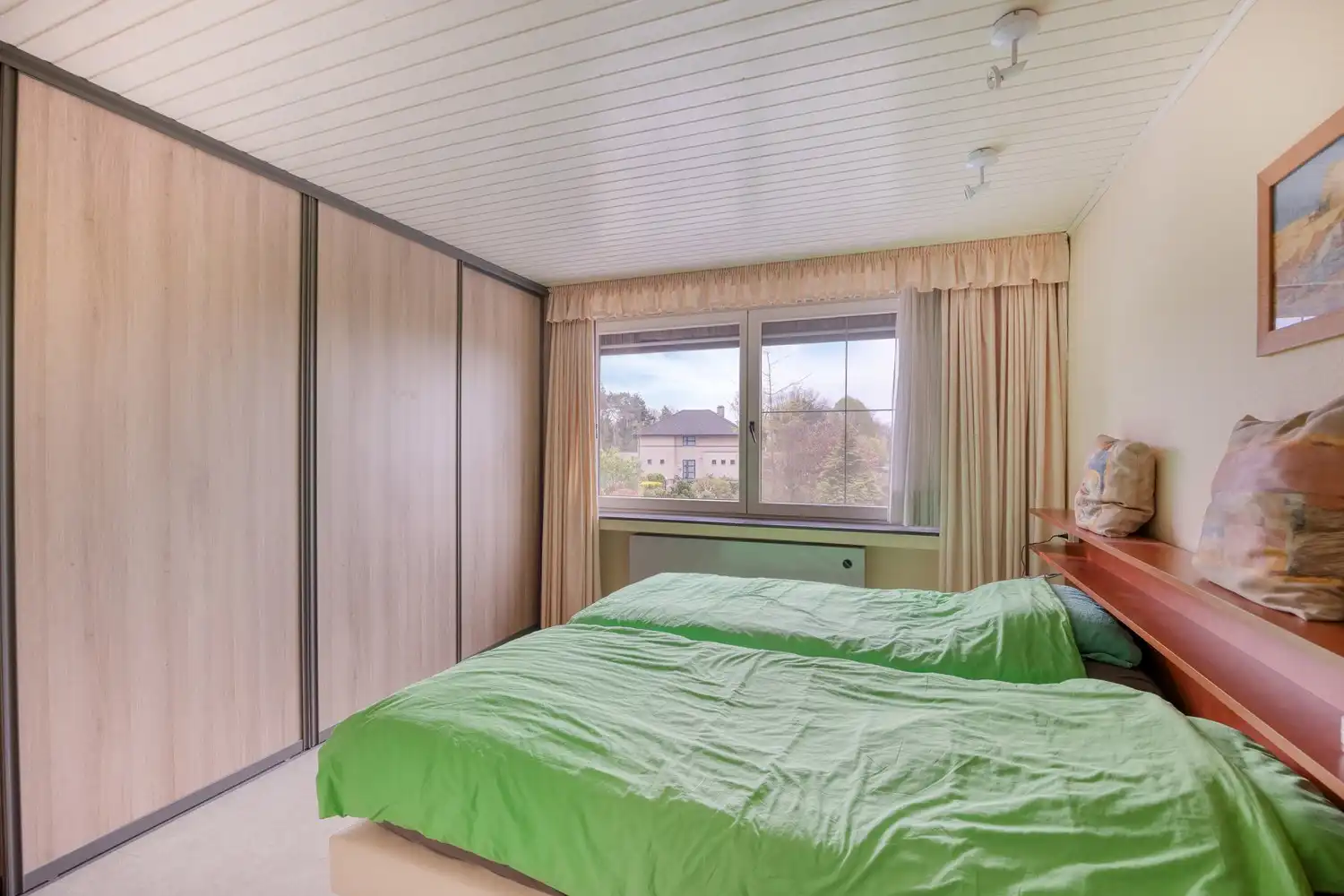 Gezinswoning met 4 slaapkamers en aangelegde tuin in doodlopende straat foto 19