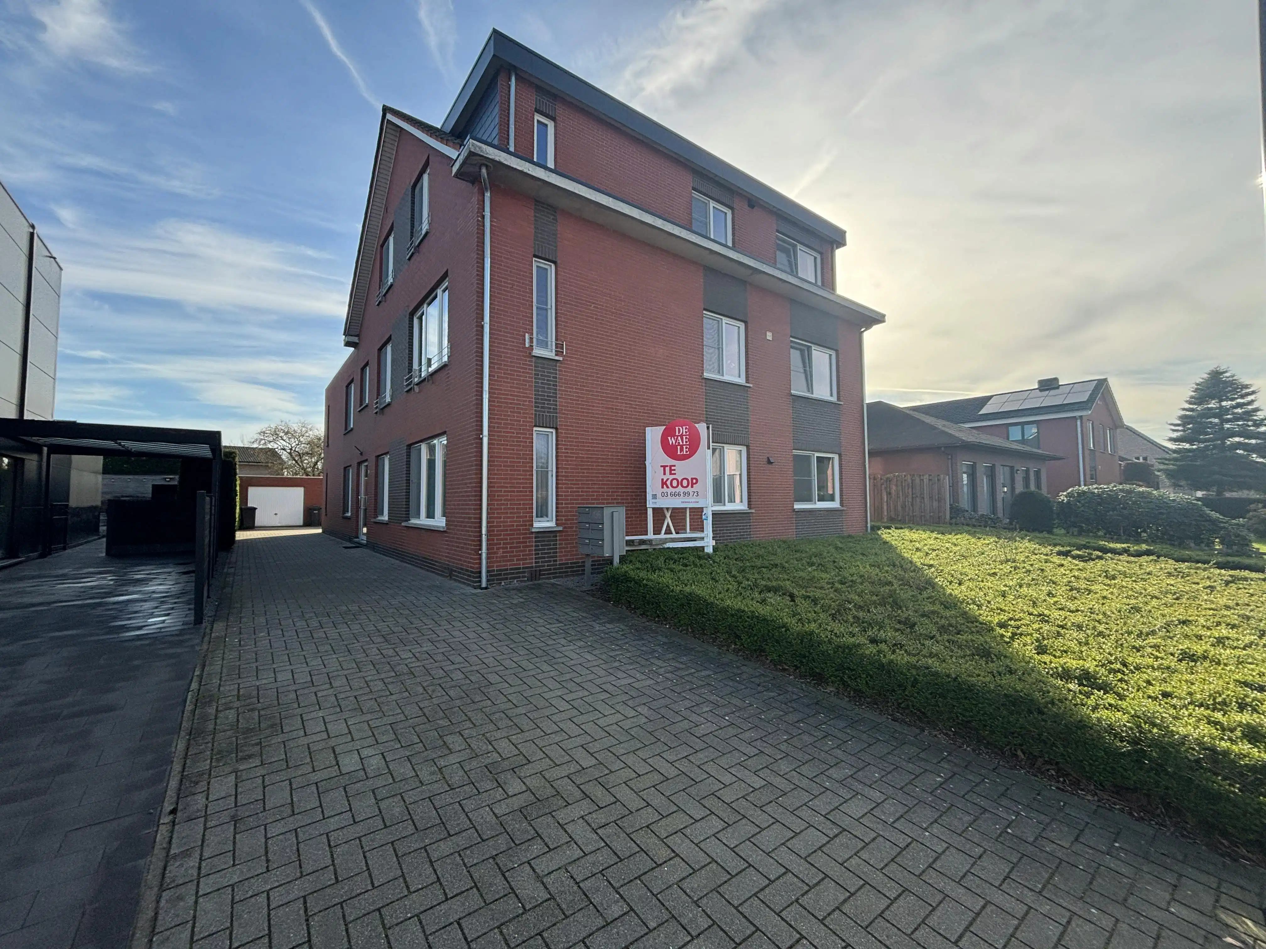 Appartement met 2 slaapkamers en garage te koop in Loenhout foto {{pictureIndex}}