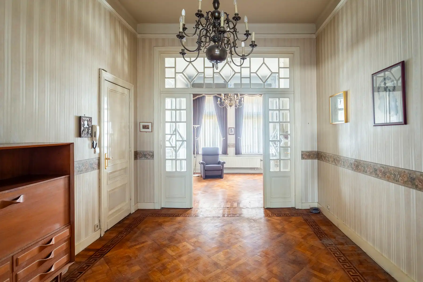 Te renoveren herenwoning met ruime tuin in Zurenborg foto 5