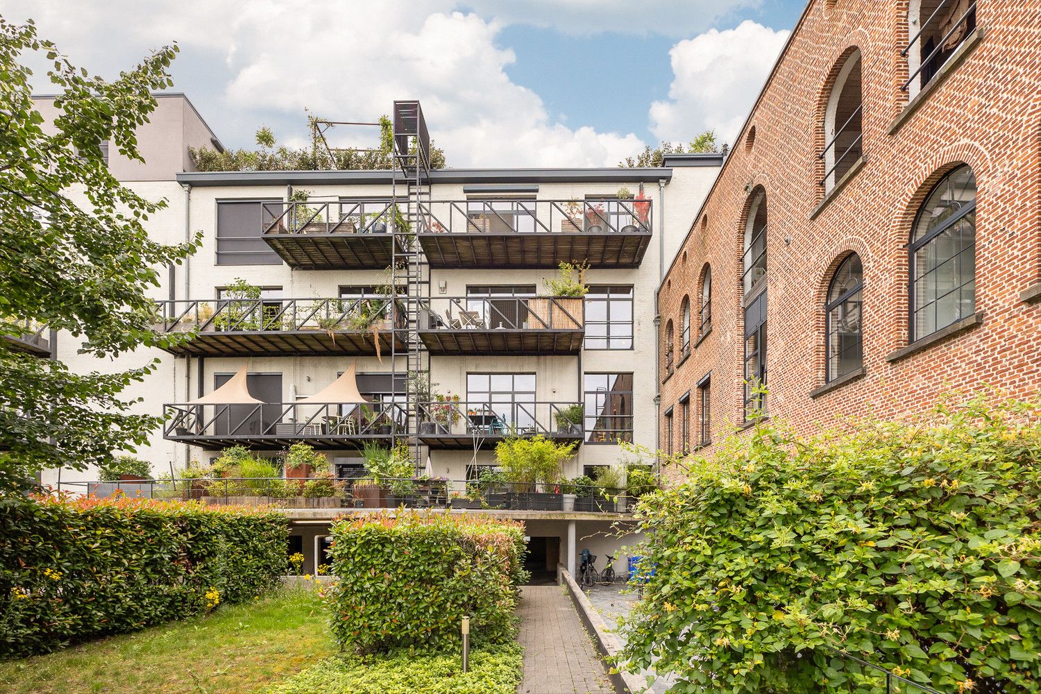 Zalige loft (EPC B!) met heerlijk zonneterras 12 m² en optionele garage met laadpaal in rustig, groen woonerf op de grens Antwerpen/Borgerhout foto 1