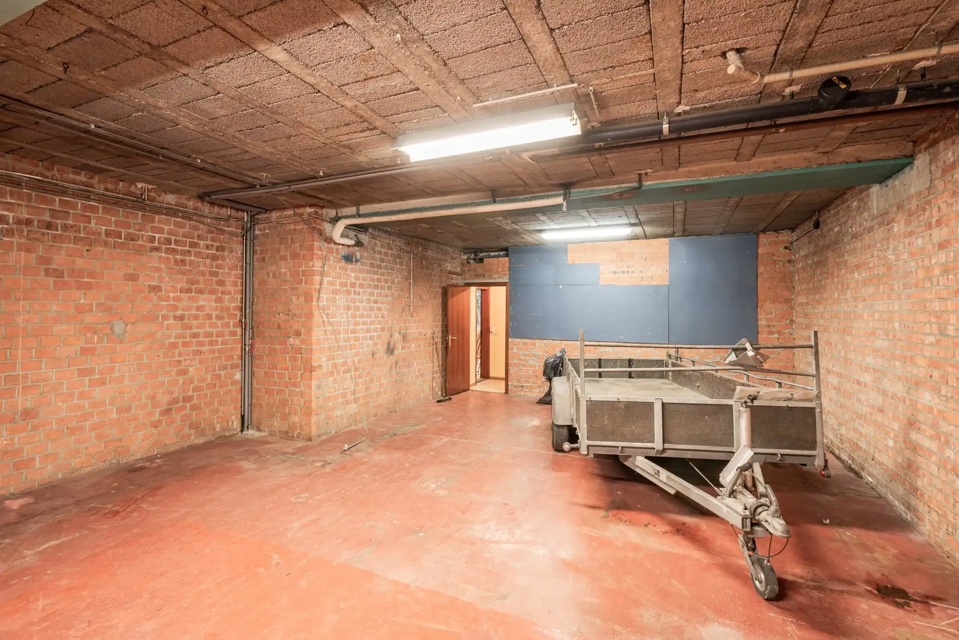 Ruime hangaar op toplocatie! foto 6