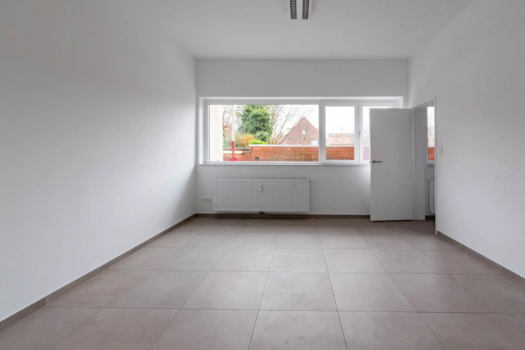 Gelijkvloerse kantoorruimte te koop te Linkeroever!  foto 8