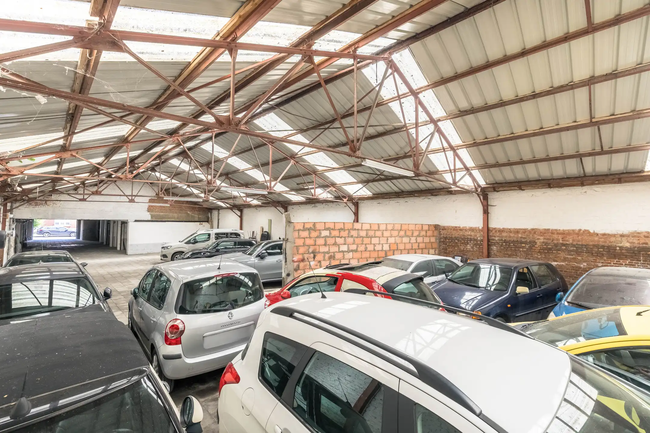 Set van 10 overdekte parkeerplaatsen foto 8
