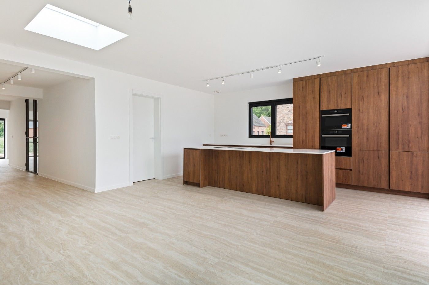 Prachtig gerenoveerde, vrijstaande woning met 4 slpk., tuin en polyvalent bijgebouw foto 5
