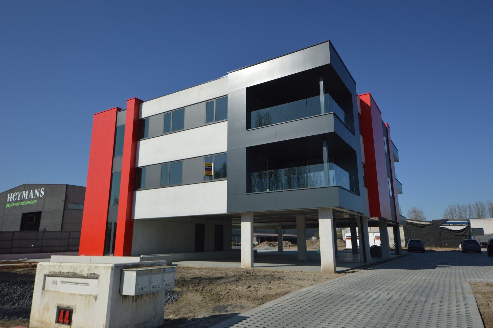 NIEUWBOUWKANTOREN MET PARKING NABIJ E40 foto 34