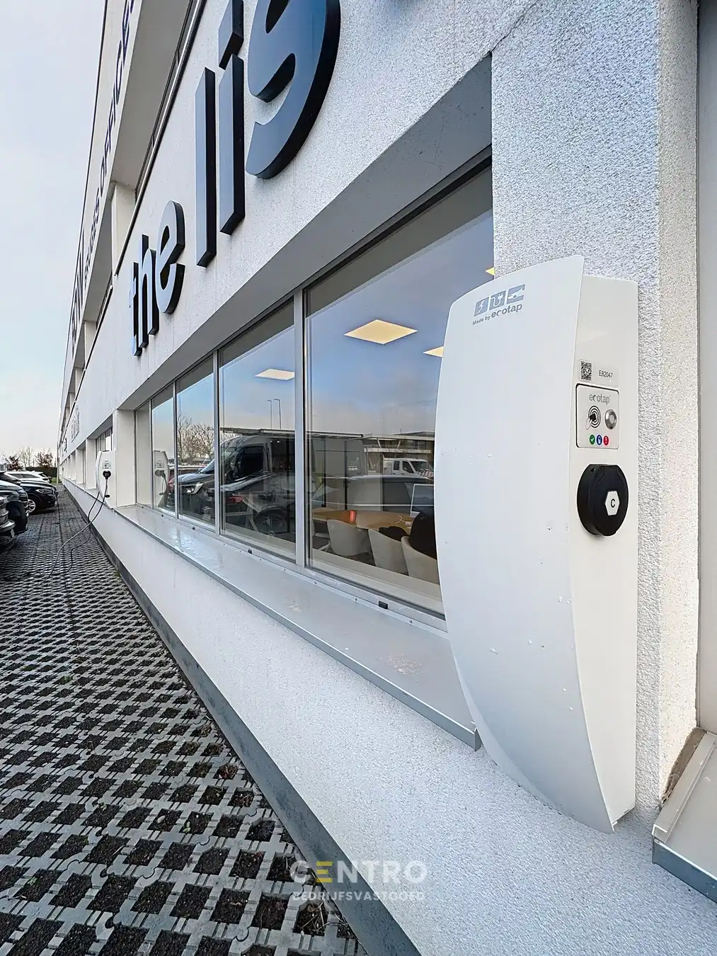 Kwalitatief afgewerkte KANTOORRUIMTE (268 m²) op de eerste verdieping met private parkeergelegenheid (inclusief laadpalen)! foto 16