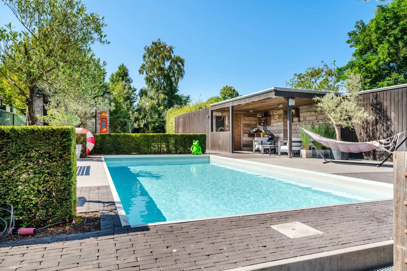 Gezellige 4-slaapkamerwoning met tuin & zwembad foto 3