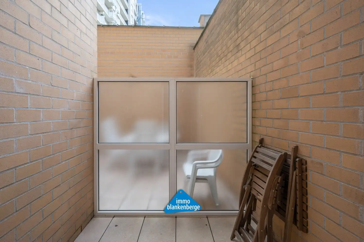 Instapklaar gemeubeld  éénslaapkamerappartement op topligging aan de zee in Blankenberge foto 11