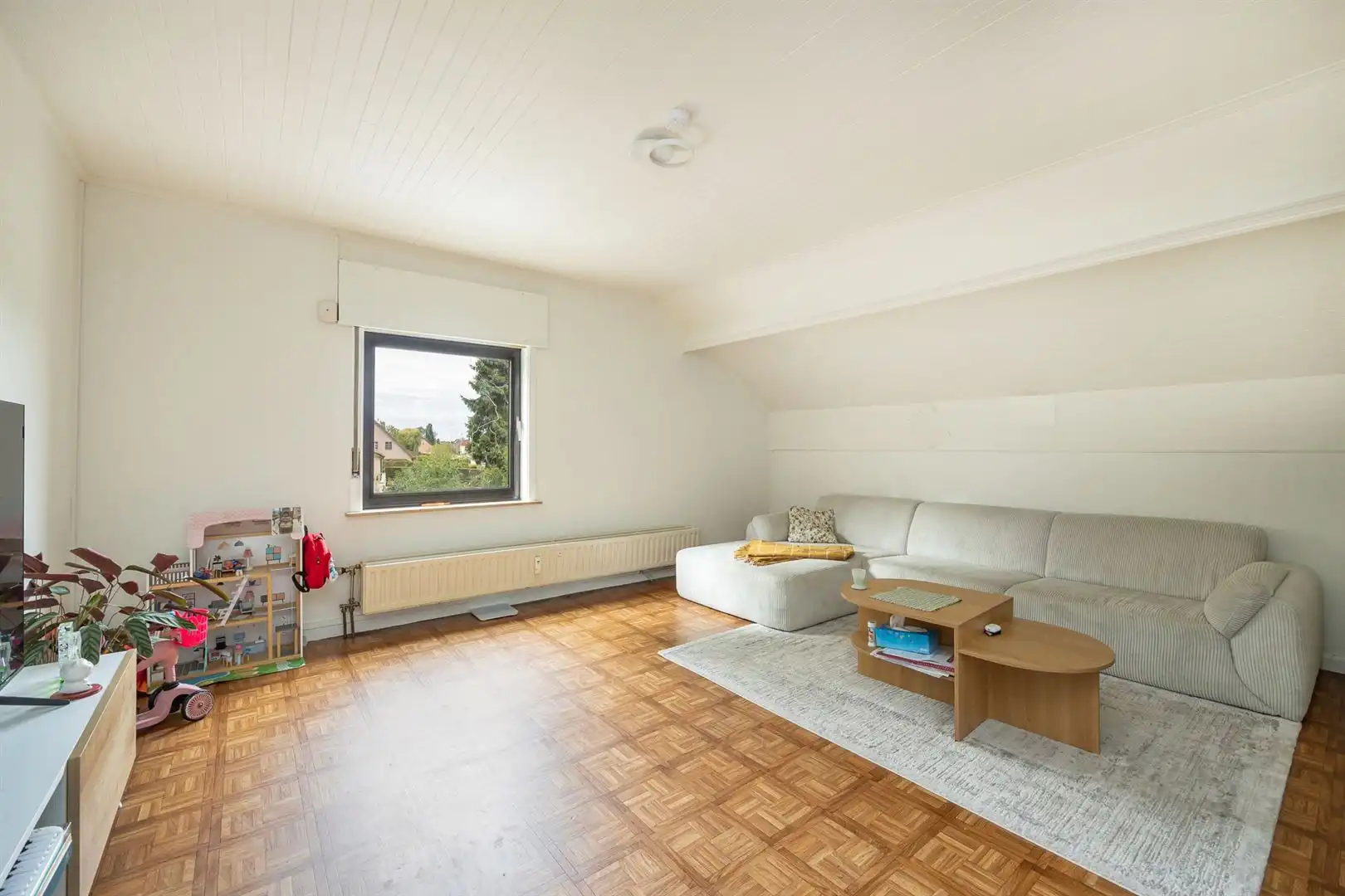 Ruim appartement met 4 slaapkamers en tuin! foto 2