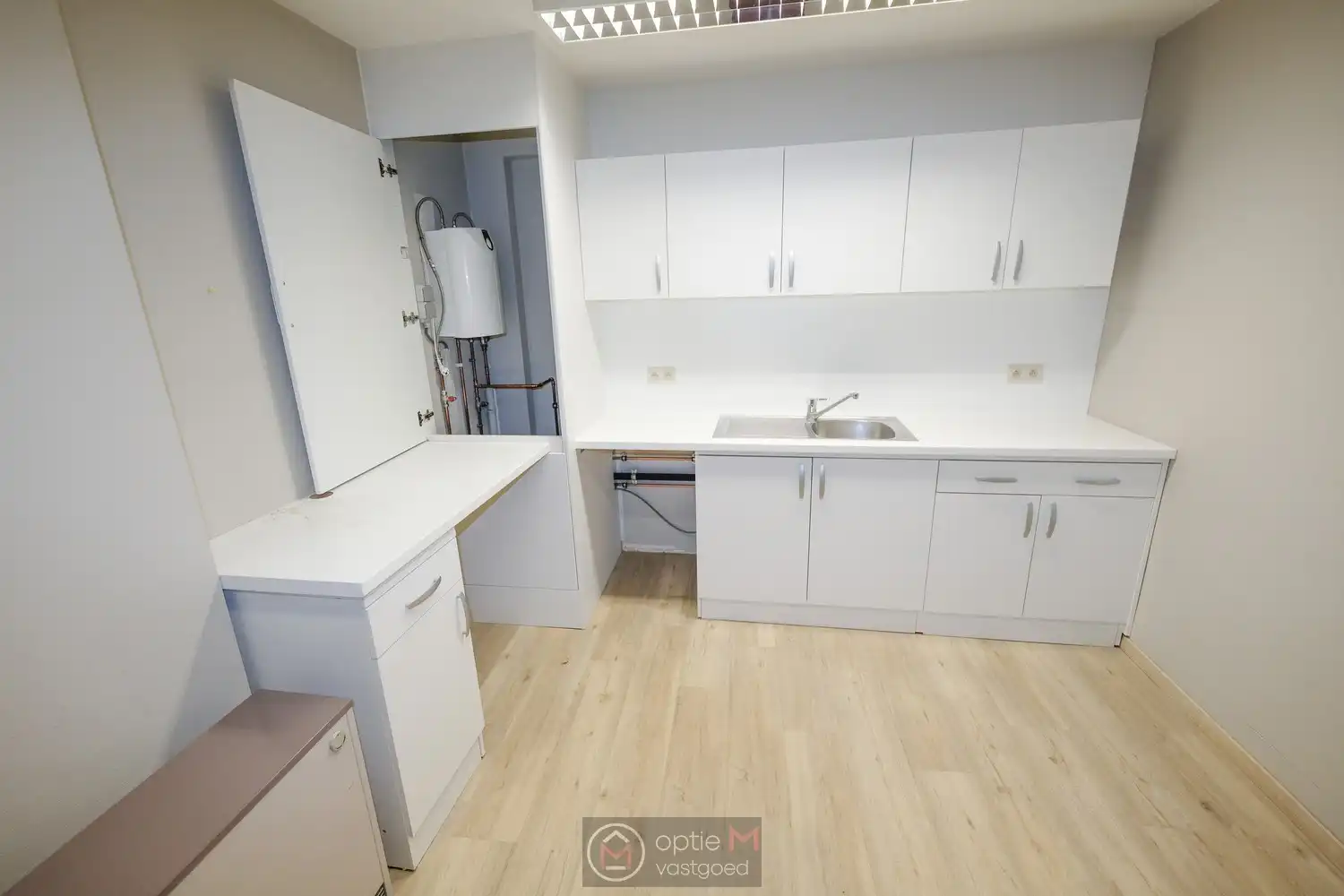 RUIM KANTOORGEBOUW OP TOPLIGGING IN BILZEN foto 33