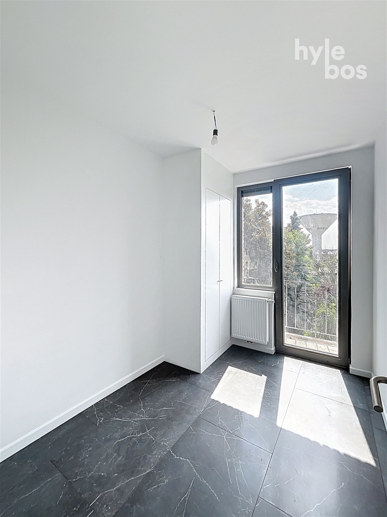 Centraal gelegen gerenoveerd 1 slaapkamer appartement foto 7