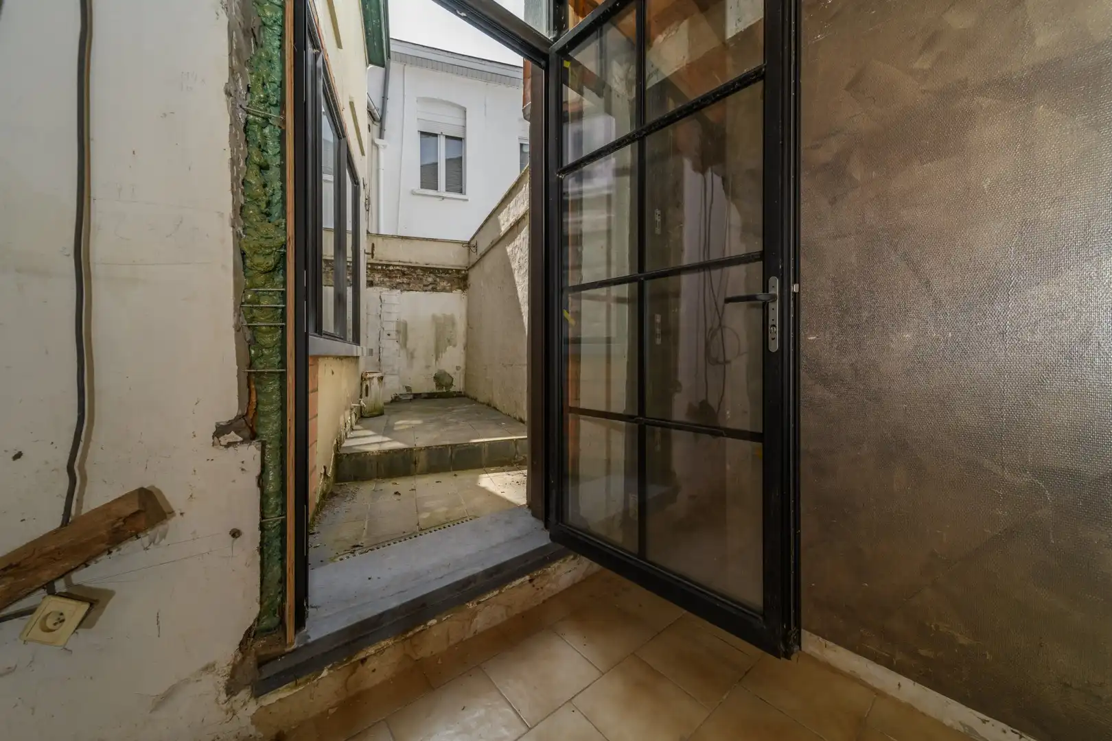 Zeer gunstig en centraal gelegen, verder af te werken karaktervolle woning foto 20