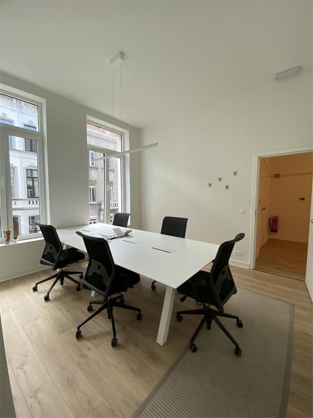 HIPPE INSTAPKLARE KANTOREN IN GERENOVEERDE HERENWONING foto 16