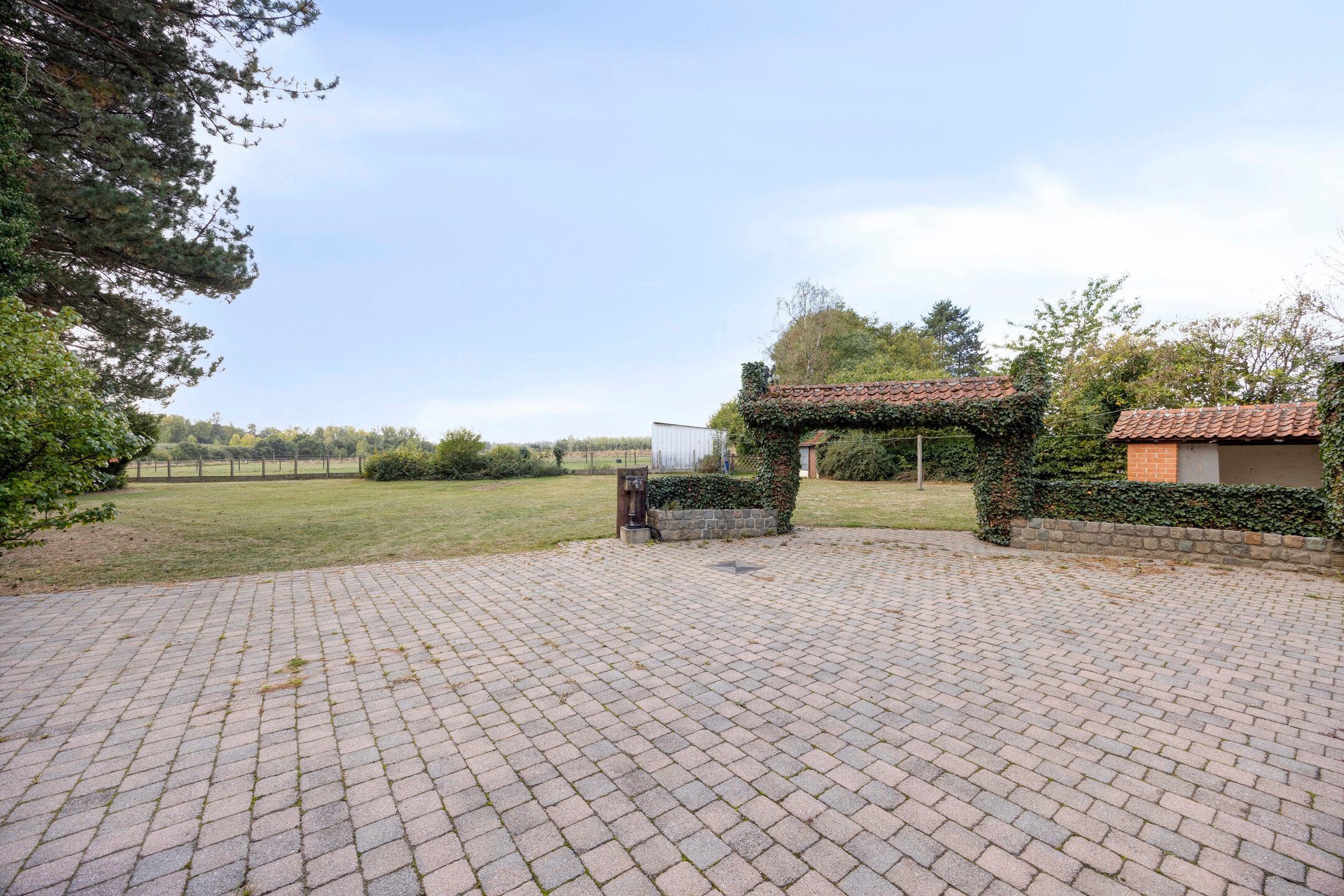 Te renoveren hoeve met weide op 72are foto 19
