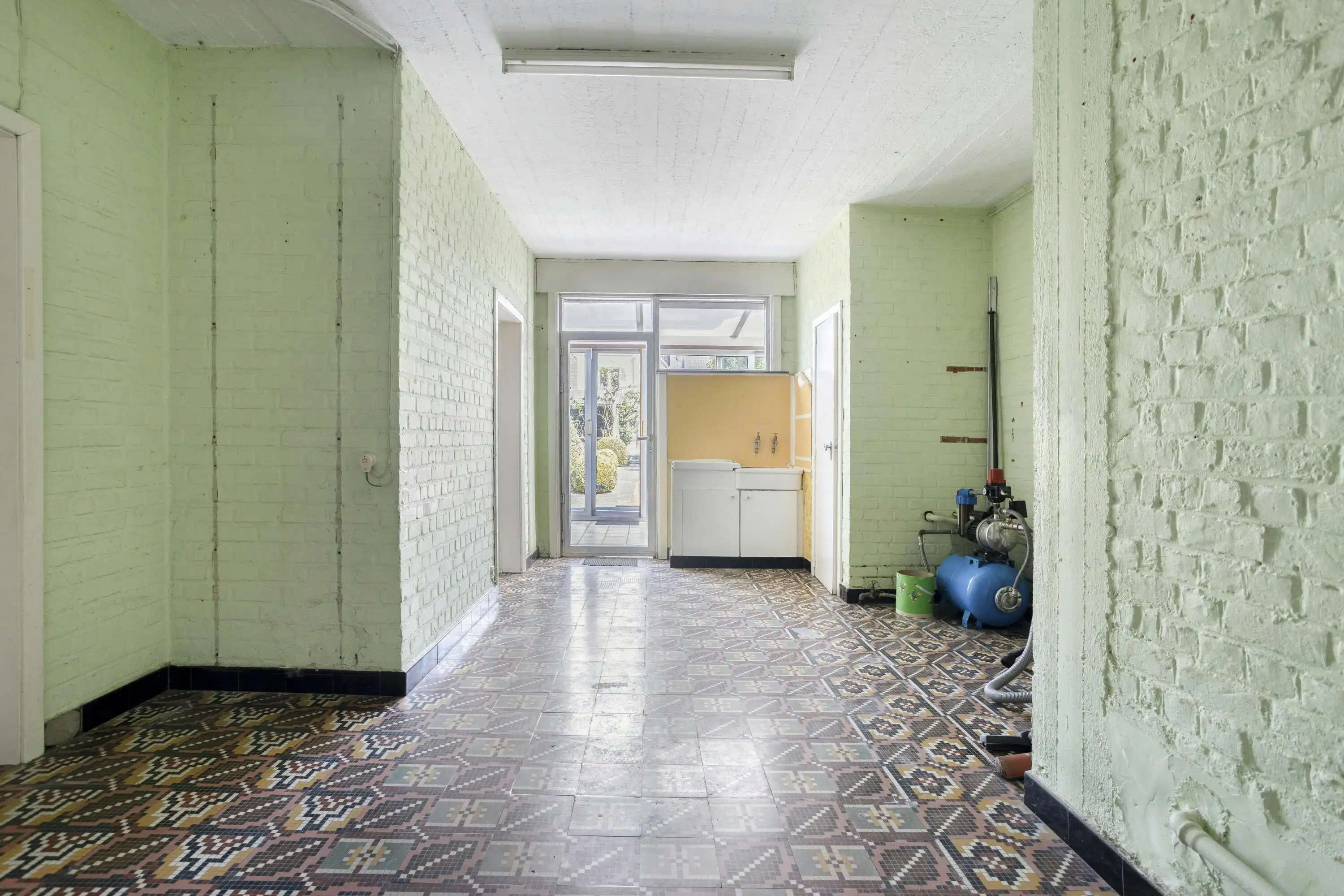 Solide huis met 4 slaapkamers, tuin, garage en kapel te koop foto 8