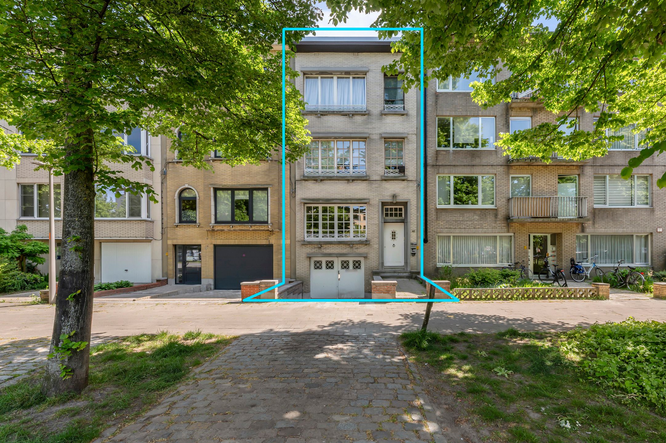 Opbrengsteigendom op een aantrekkelijke locatie foto {{pictureIndex}}