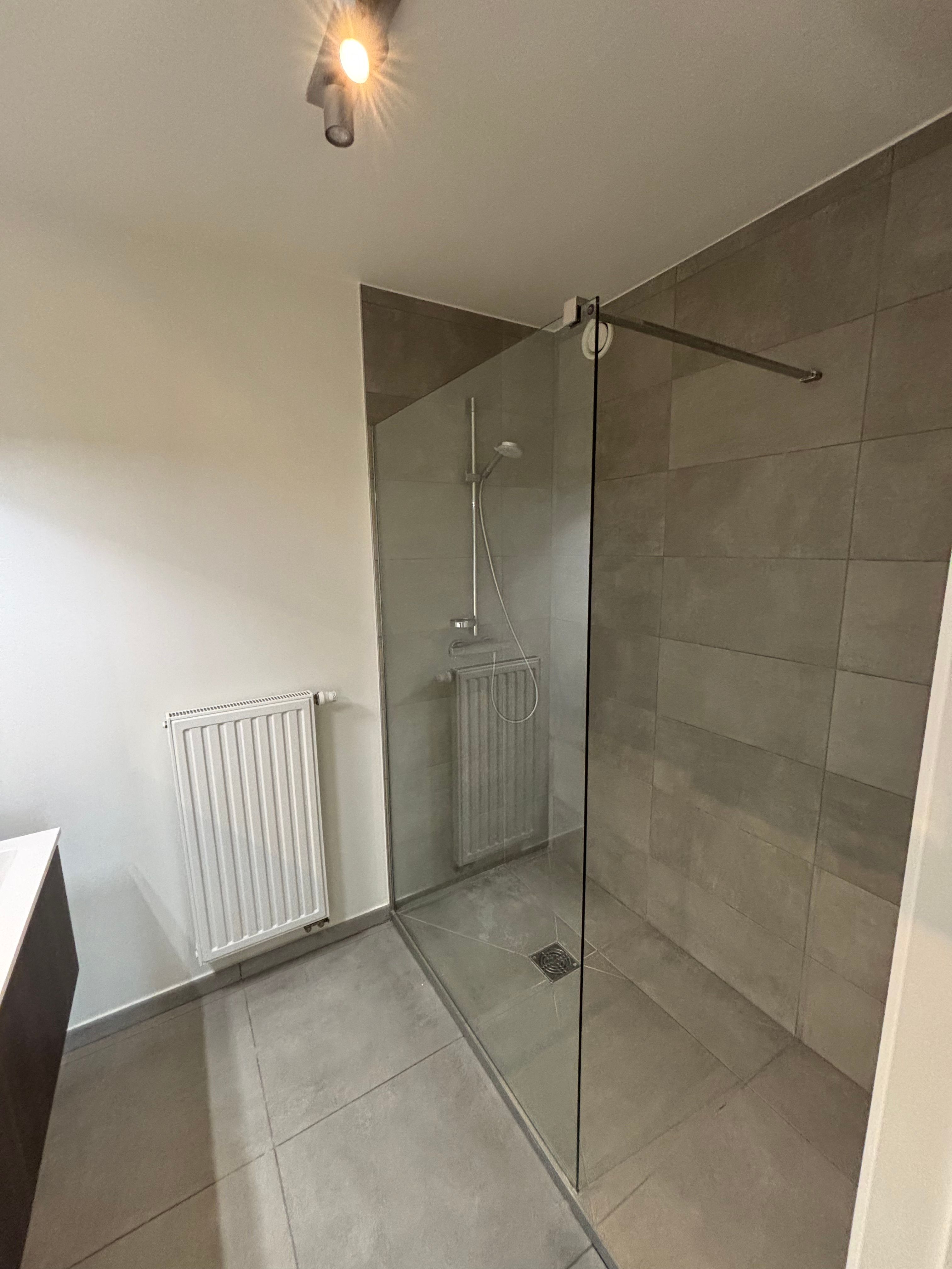 Modern en energiezuinig appartement (EPC A) met 2 slaapkamers, 2 parkeerplaatsen met laadpaal – onmiddellijk beschikbaar foto 13