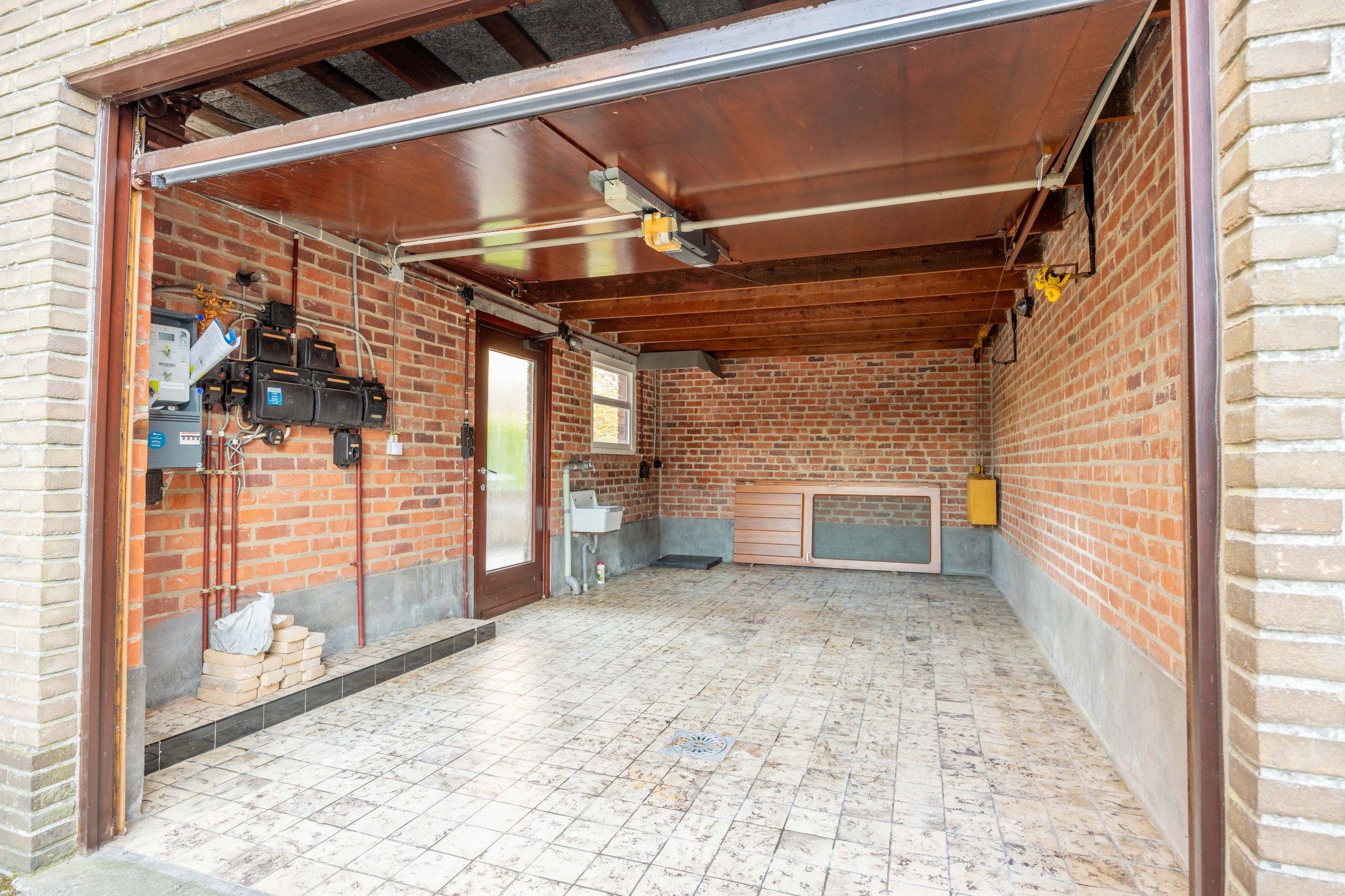 TE RENOVEREN ALLEENSTAANDE WONING MET GARAGE foto 21