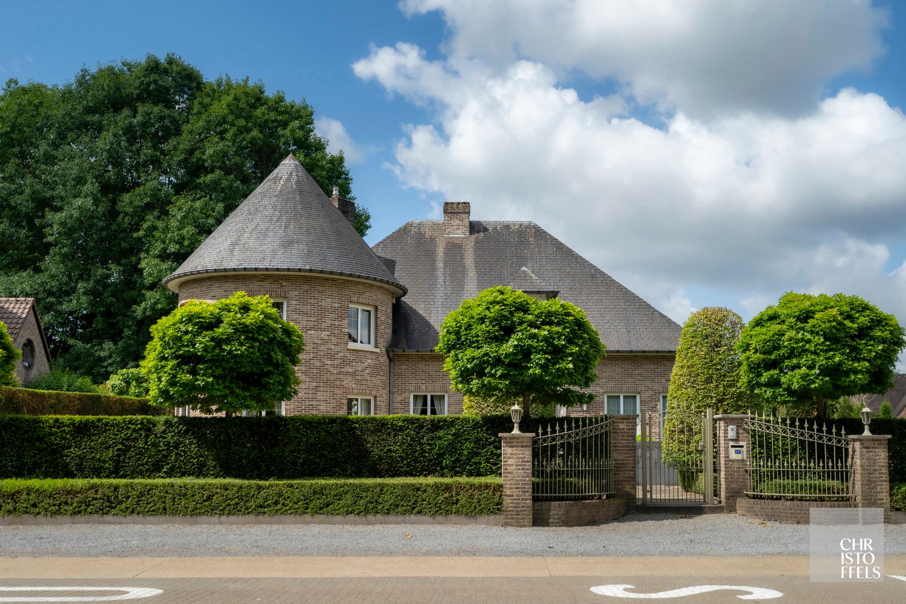 Karakteristieke villa met praktijkruimte en buitenzwembad op zuidgericht perceel van 1.565 m² foto 26