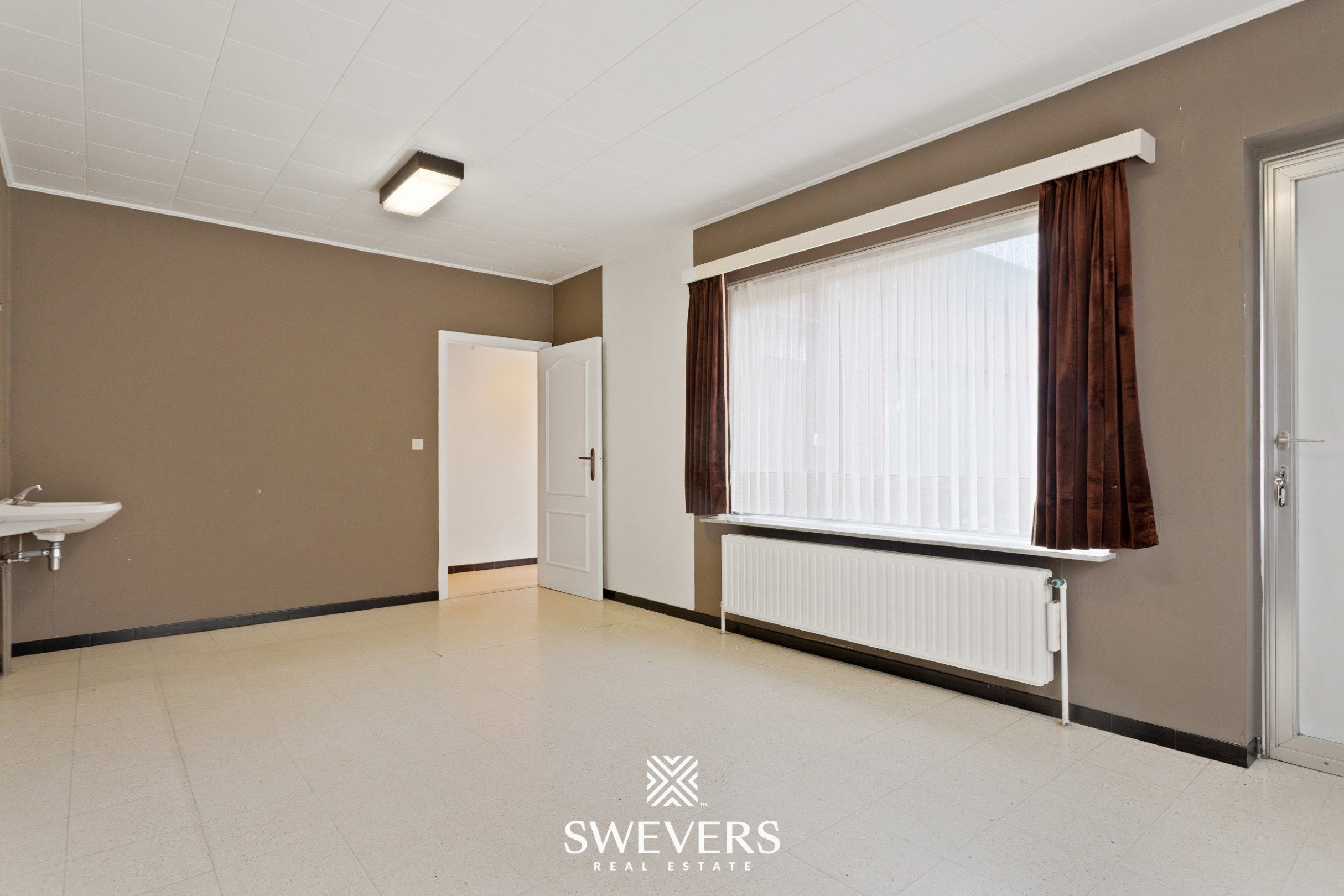 Gelijkvloerse woning met 4 slaapkamers op 8a85 te Viversel. foto 12