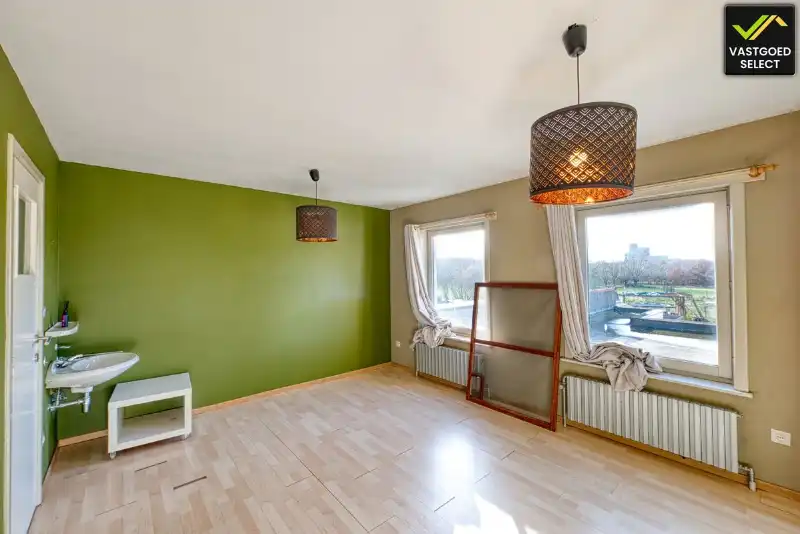 Rijwoning met uitzonderlijk perceel van 1.632 m² en landelijk uitzicht in het centrum van Eeklo foto 6