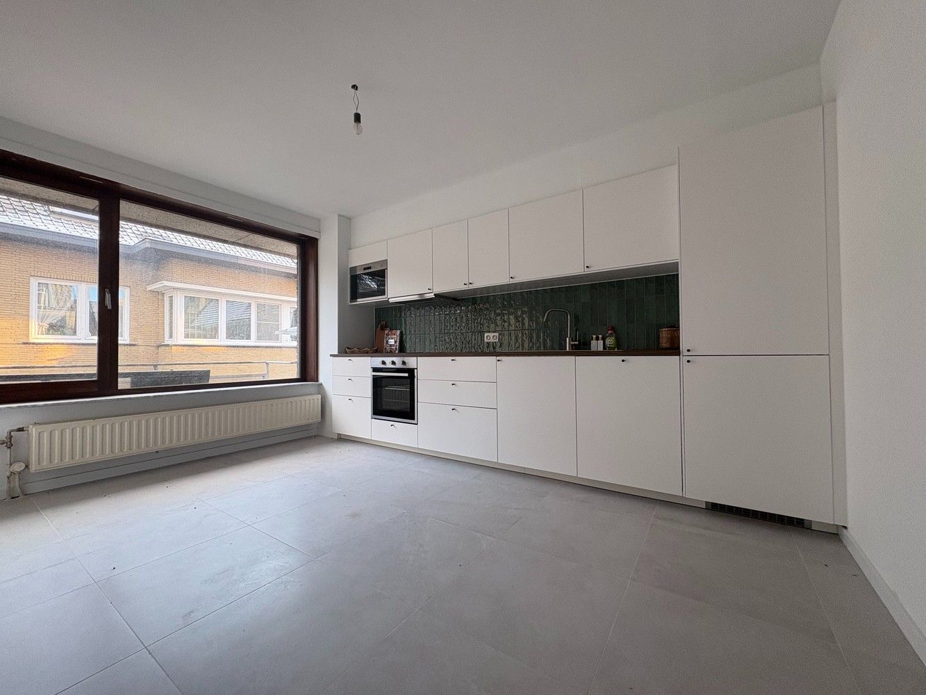 Gerenoveerd appartement met twee slaapkamers in het centrum van Torhout foto {{pictureIndex}}