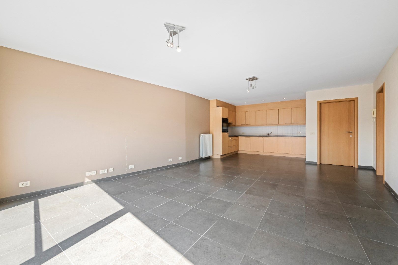 Ruim gelijkvloers appartement met groot terras en garage foto 5