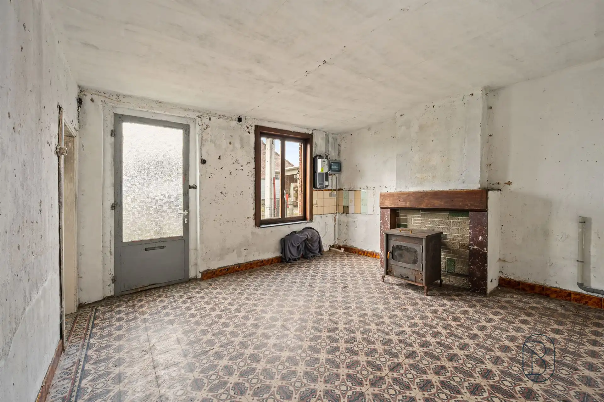 Volledig te renoveren woning, veel potentieel! foto 18
